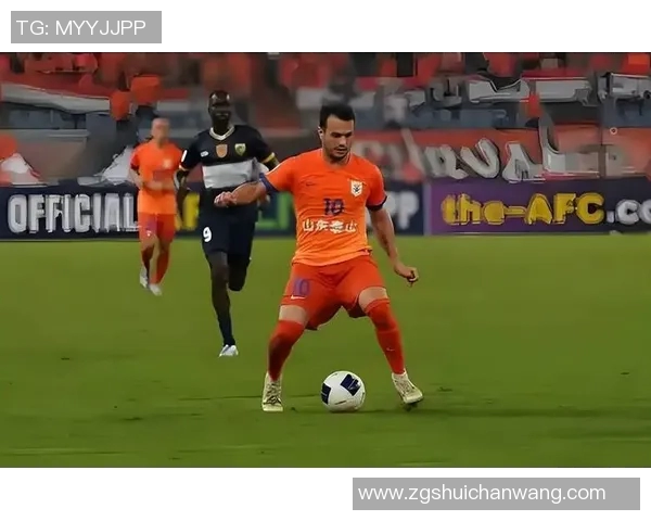 曼联签下巴黎后卫拉法埃尔：重建防线，球迷期待新赛季精彩表现